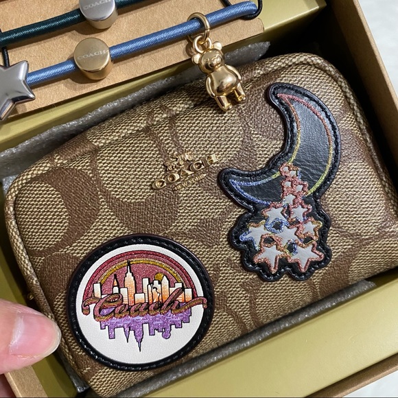 ✨NIB✨ Boxed Mini Boxy Cosmetic Case & Hair Tie Set Signature C Disco Pat… - Picture 5 of 6